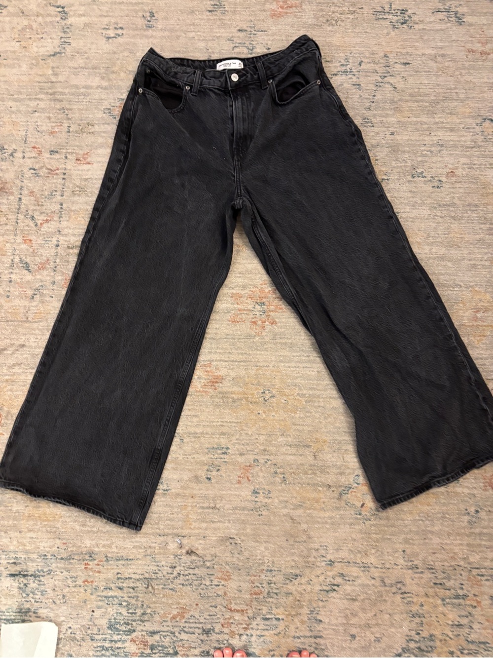 Abercrombie & Fitch Women’s Black Relaxed Wide-Leg Jeans short 29